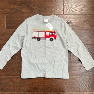 Hanna Andersson size 120 (6/7) gray lift the flap fire engine long sleeve shirt